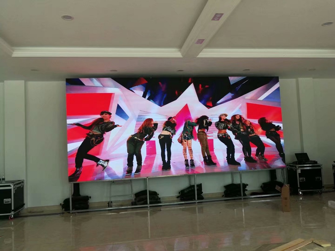 常熟業(yè)神物流設(shè)備P2.5租賃大屏完美點(diǎn)亮！