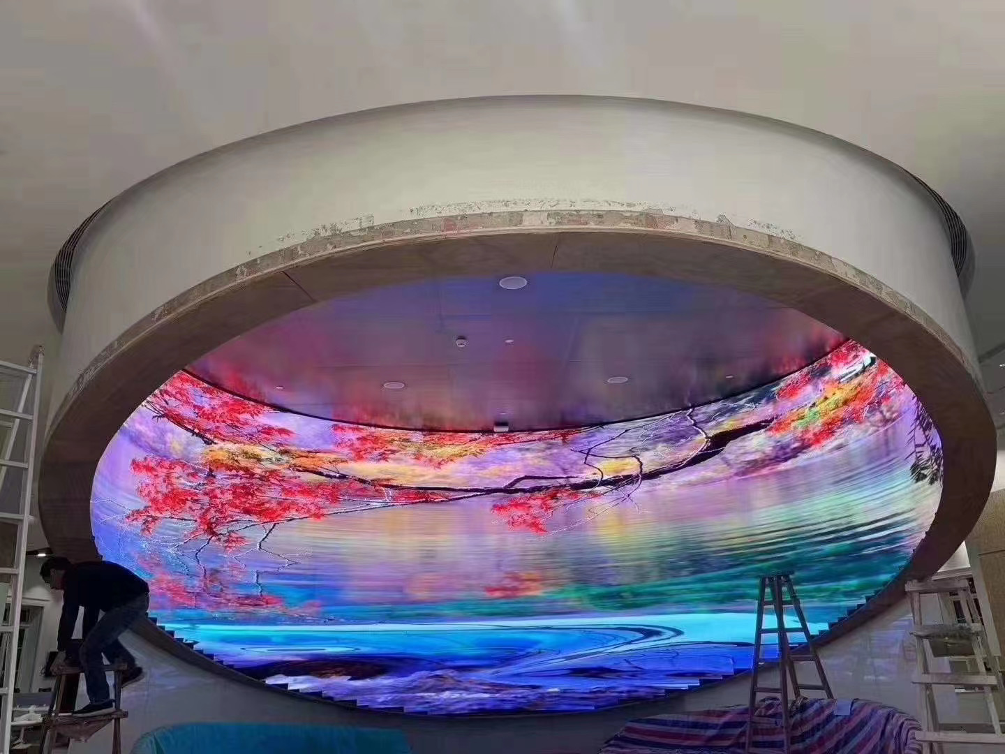 弧形<a href=http://www.zisens.com target=_blank class=infotextkey>led電子屏</a>