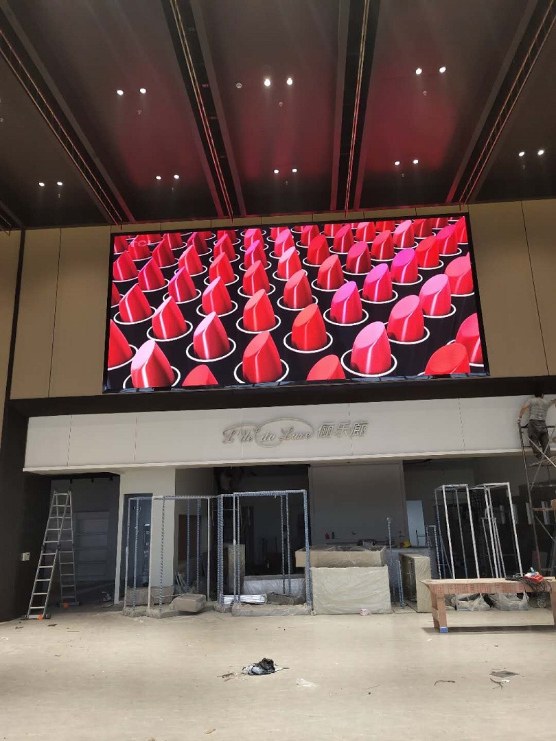 滬蘇通長江公鐵大橋錦豐服務(wù)區(qū)LED全彩屏完美顯示！