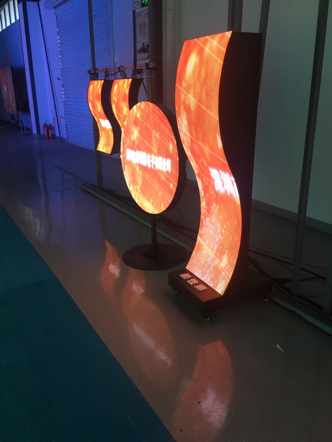 S型LED電子顯示屏 S型LED電子顯示屏